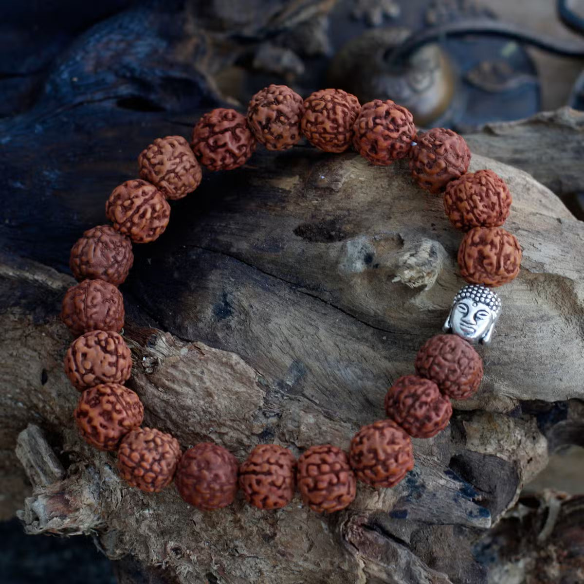 Pulseira de Rudraksha com Buda - Conexão Espiritual e Paz Interior