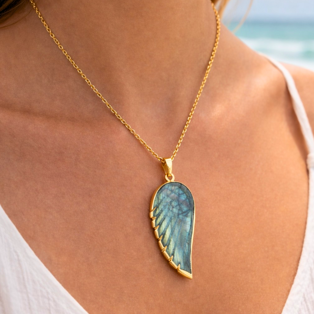 Colar Asa de Anjo de Labradorite Natural Banhado a Ouro 18K