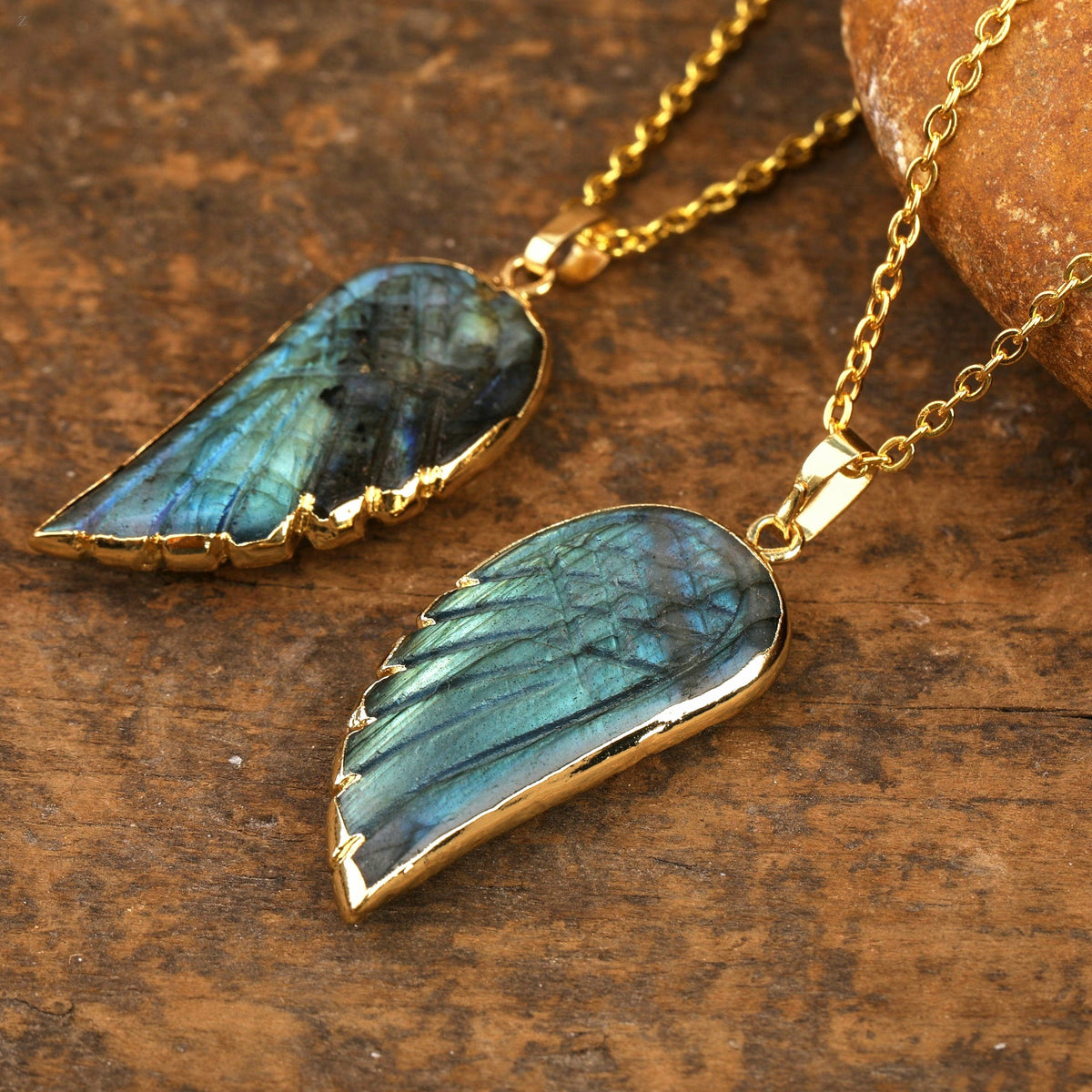 Colar Asa de Anjo de Labradorite Natural Banhado a Ouro 18K